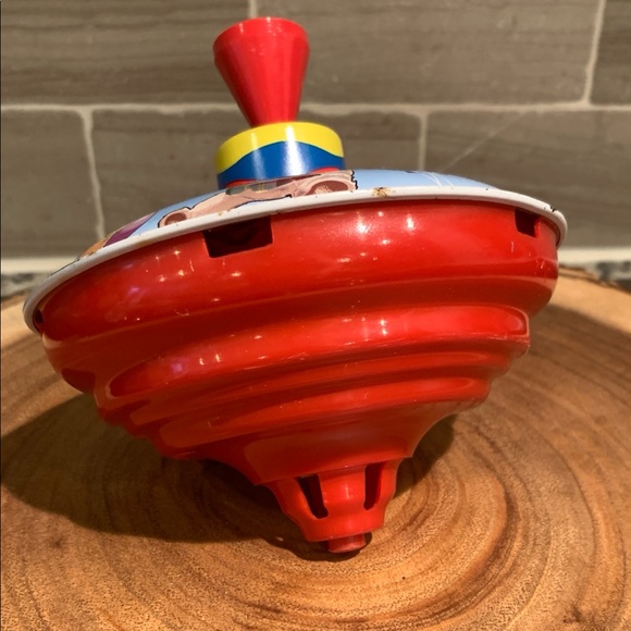 Vintage Tin Spinning Top with Bears (Top only Music crank box not included) - Picture 6 of 7